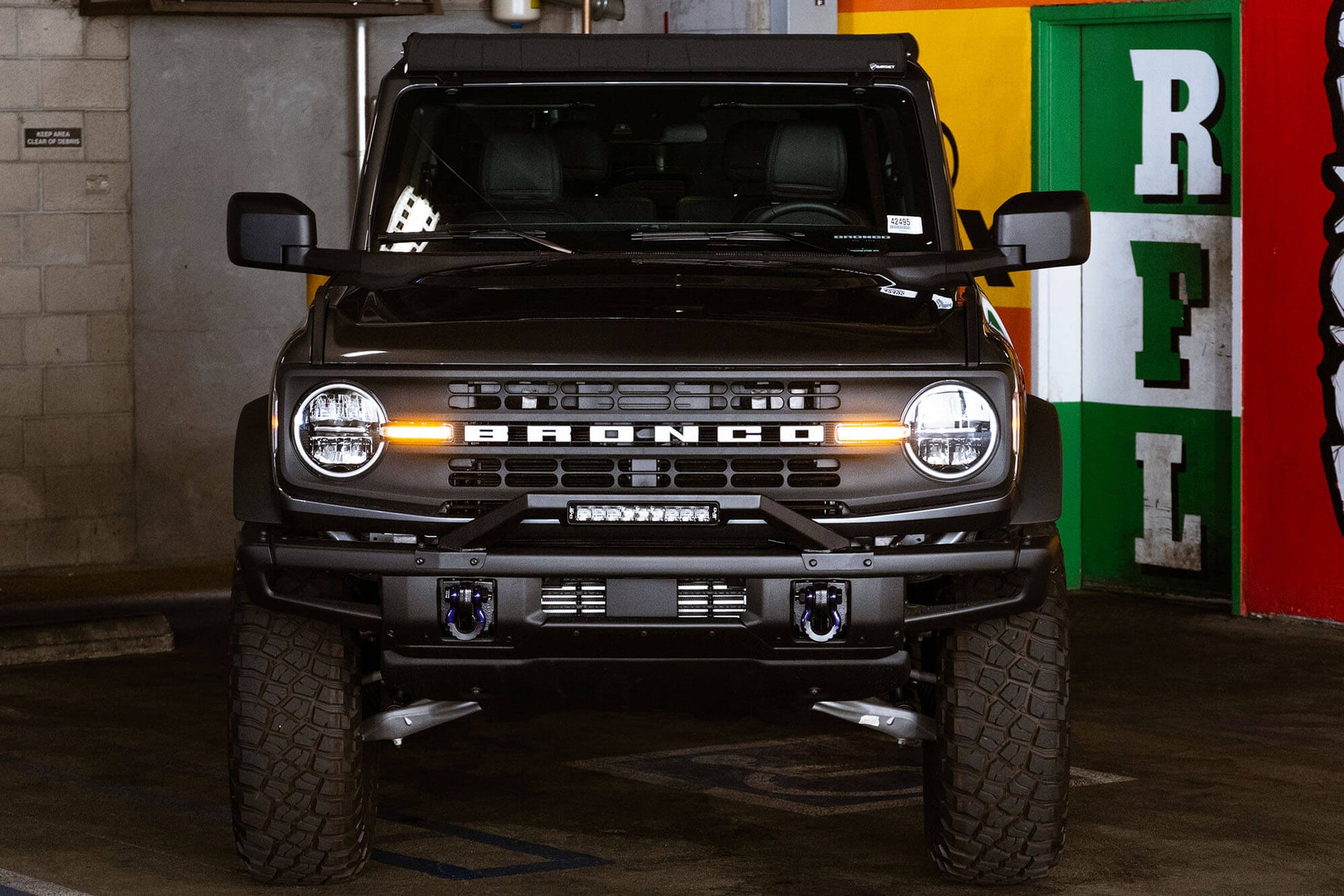 6th-gen-ford-bronco-factory-bumper-bull-bar-with-light.jpg