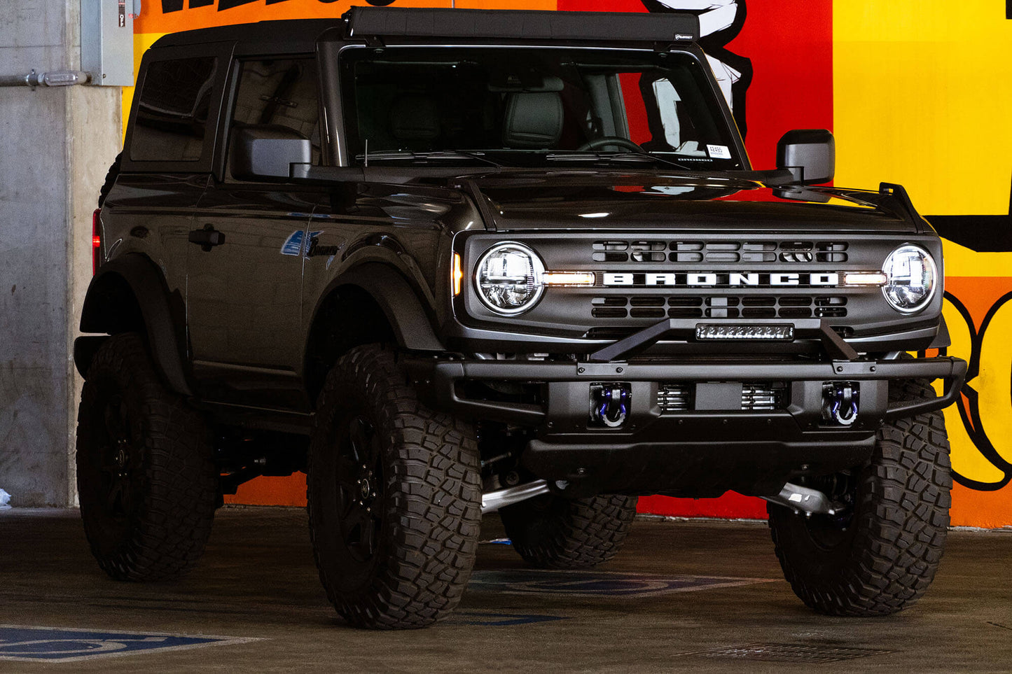 6th-gen-ford-bronco-factory-steel-bumper-bull-bar-with-light.jpg