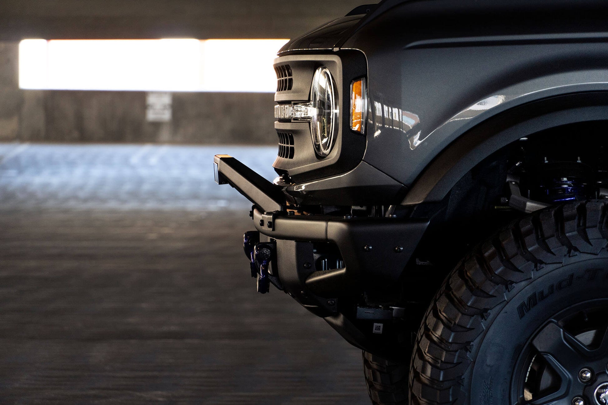 6th-gen-ford-bronco-oem-steel-bumper-bull-bar-with-light.jpg