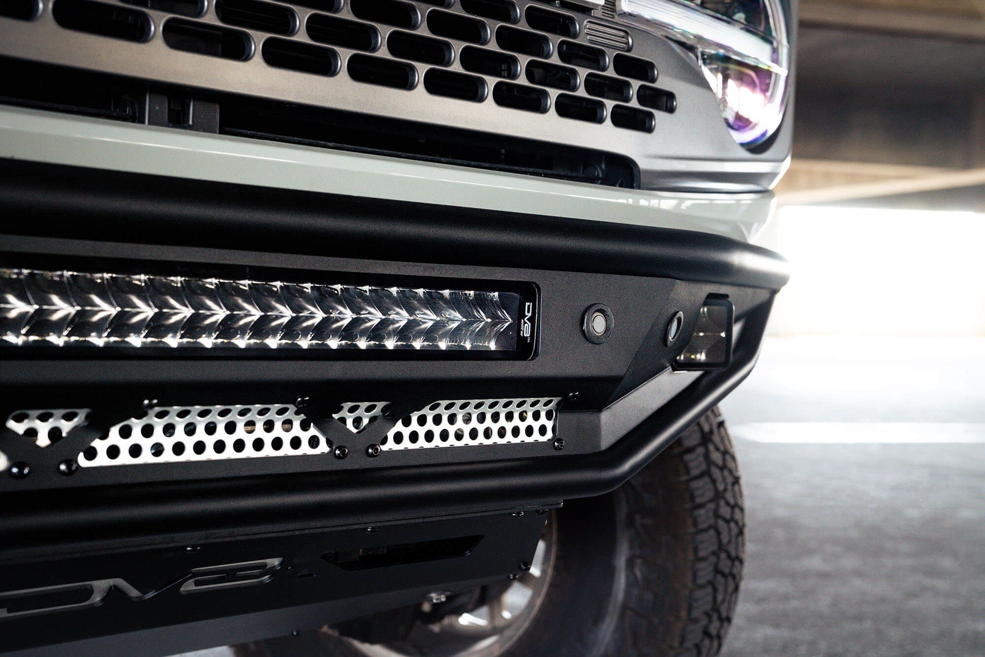 6th-gen-ford-bronco-race-style-front-bumper.jpg