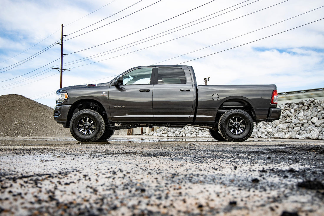 Rough Country 2.5 Inch Leveling Kit | Ram 2500 (14-26)/3500 (13-26) 4WD