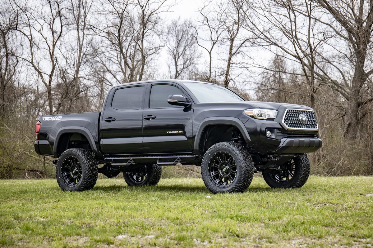 Rough Country 6 Inch Lift Kit | Toyota Tacoma 2WD/4WD (2016-2023)