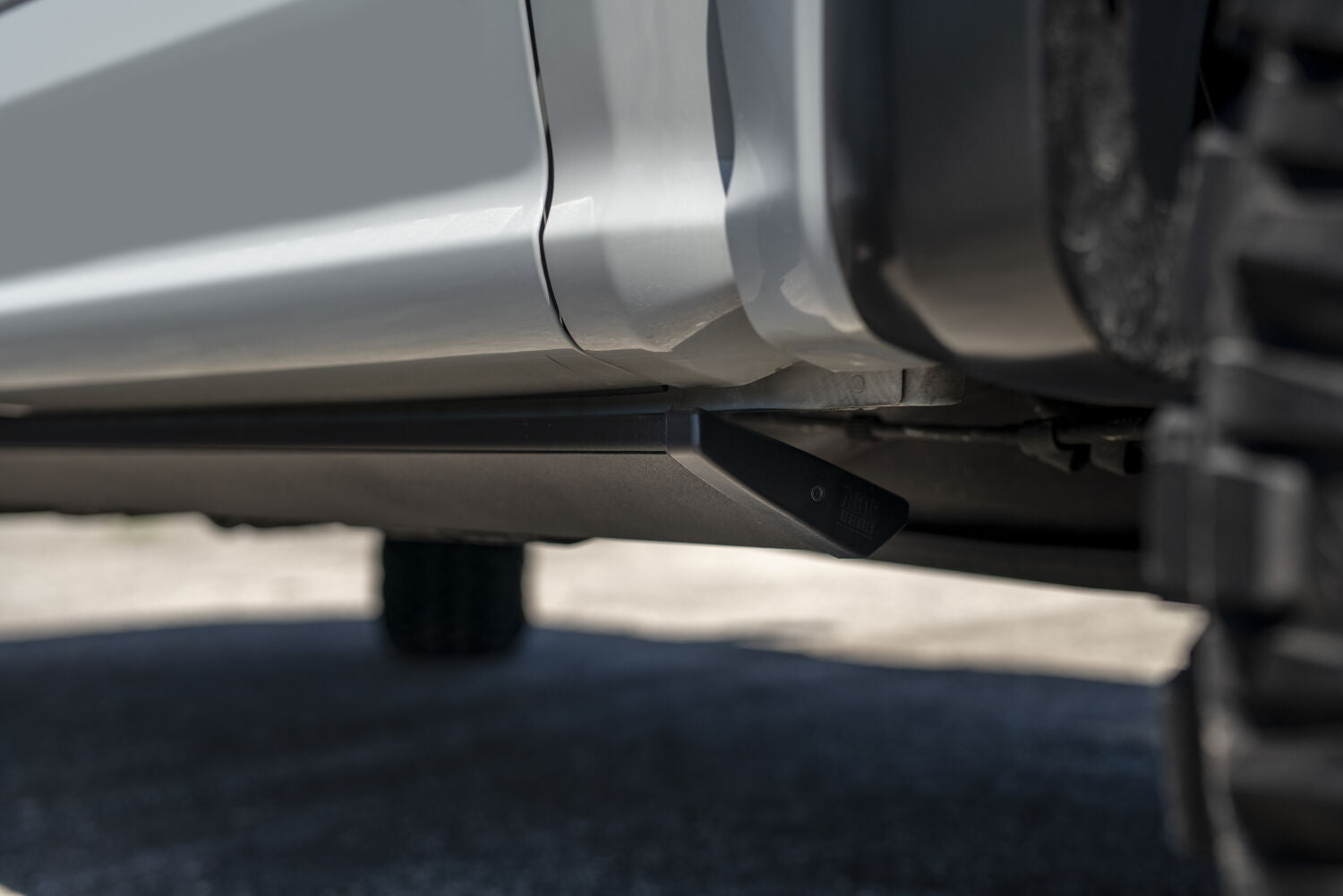 amp-powerstep-2021-ford-f150-silver-studio-05.jpg