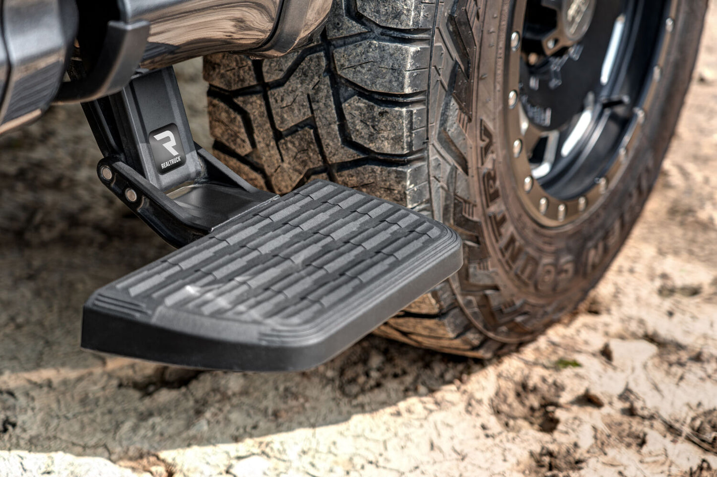 AMPamp-bedstep2-2019-ford-f150-gray-lifestyle-01.jpg