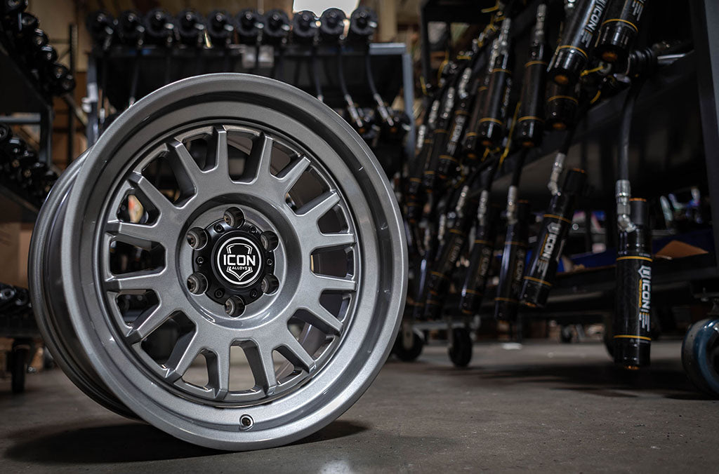 Anza-17in-GunMetal-6-lug_LS04_web-large.jpg