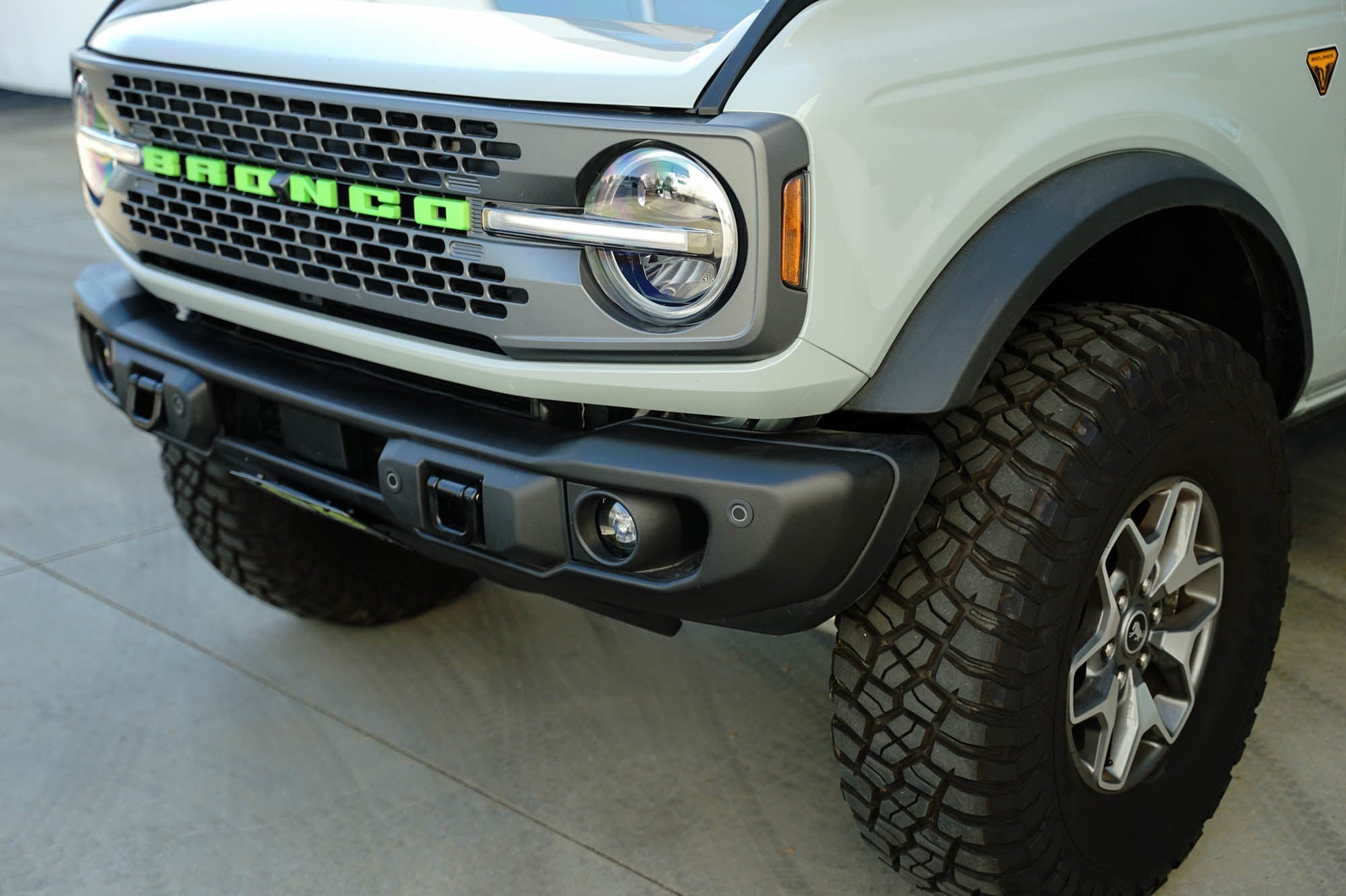 Bronco-Capable-Bumper-Slanted-Front-License-Plate-Mount_installed_7.jpg