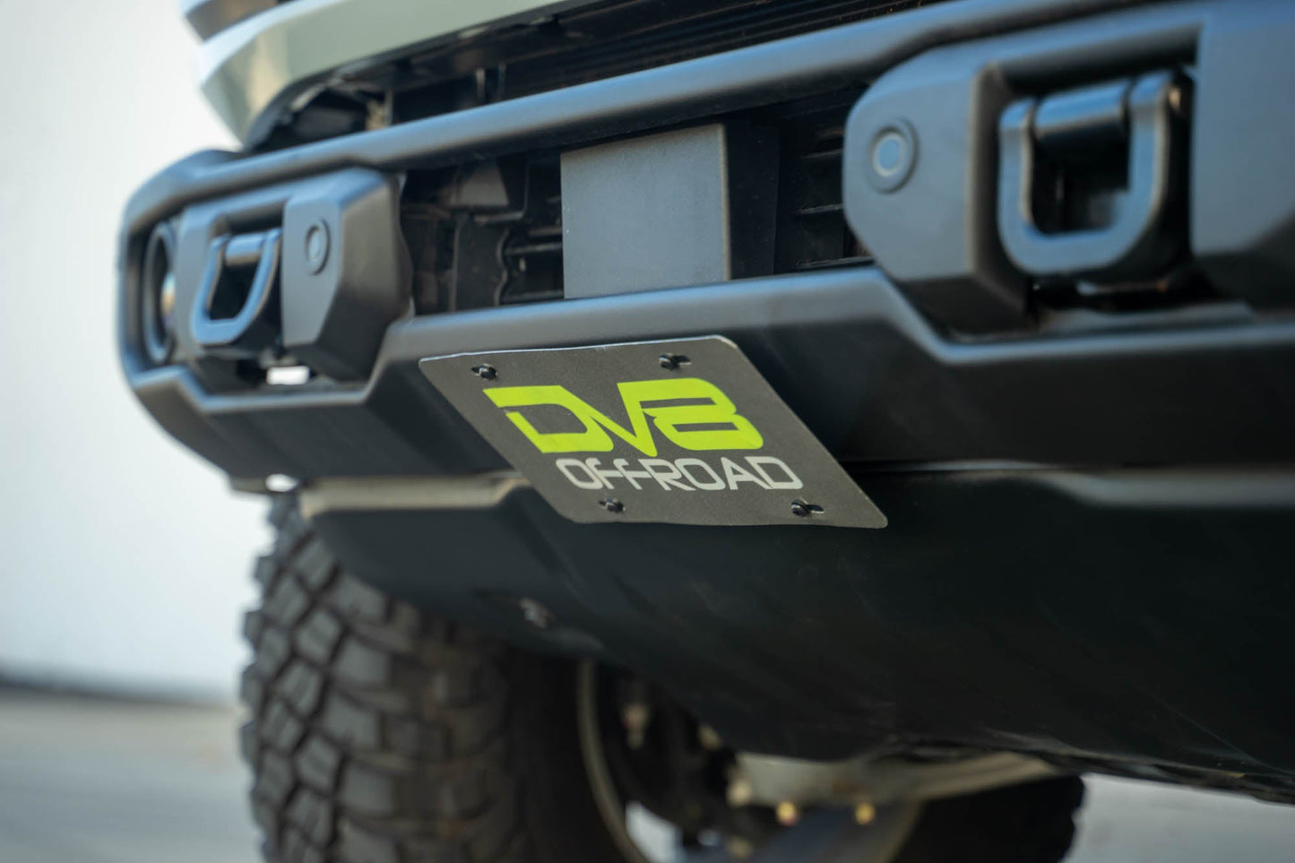 Bronco-Capable-Bumper-Slanted-Front-License-Plate-Mount_installed_9.jpg