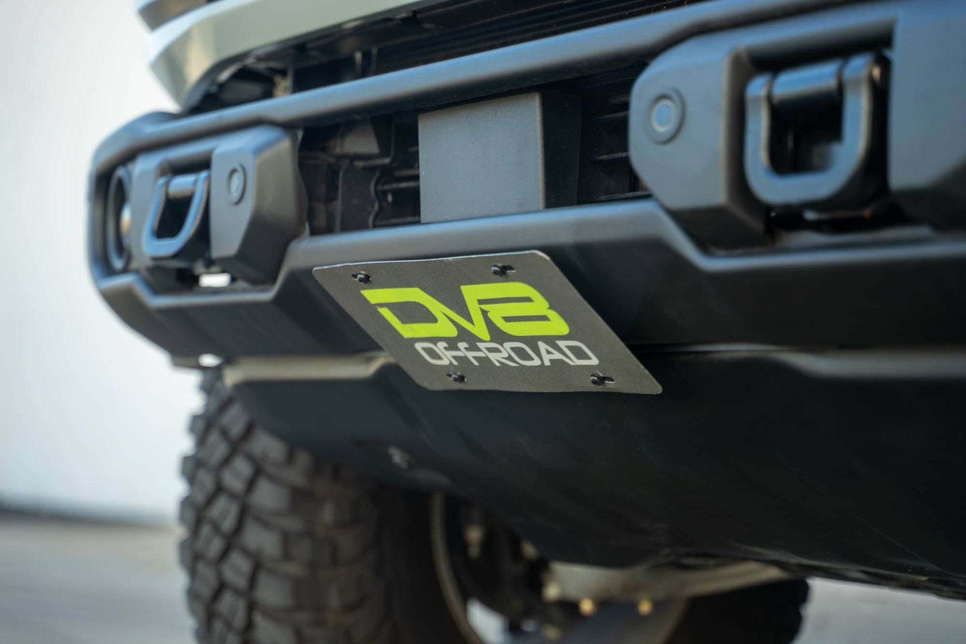 Bronco-Capable-Bumper-Slanted-Front-License-Plate-Mount_installed_9.jpg