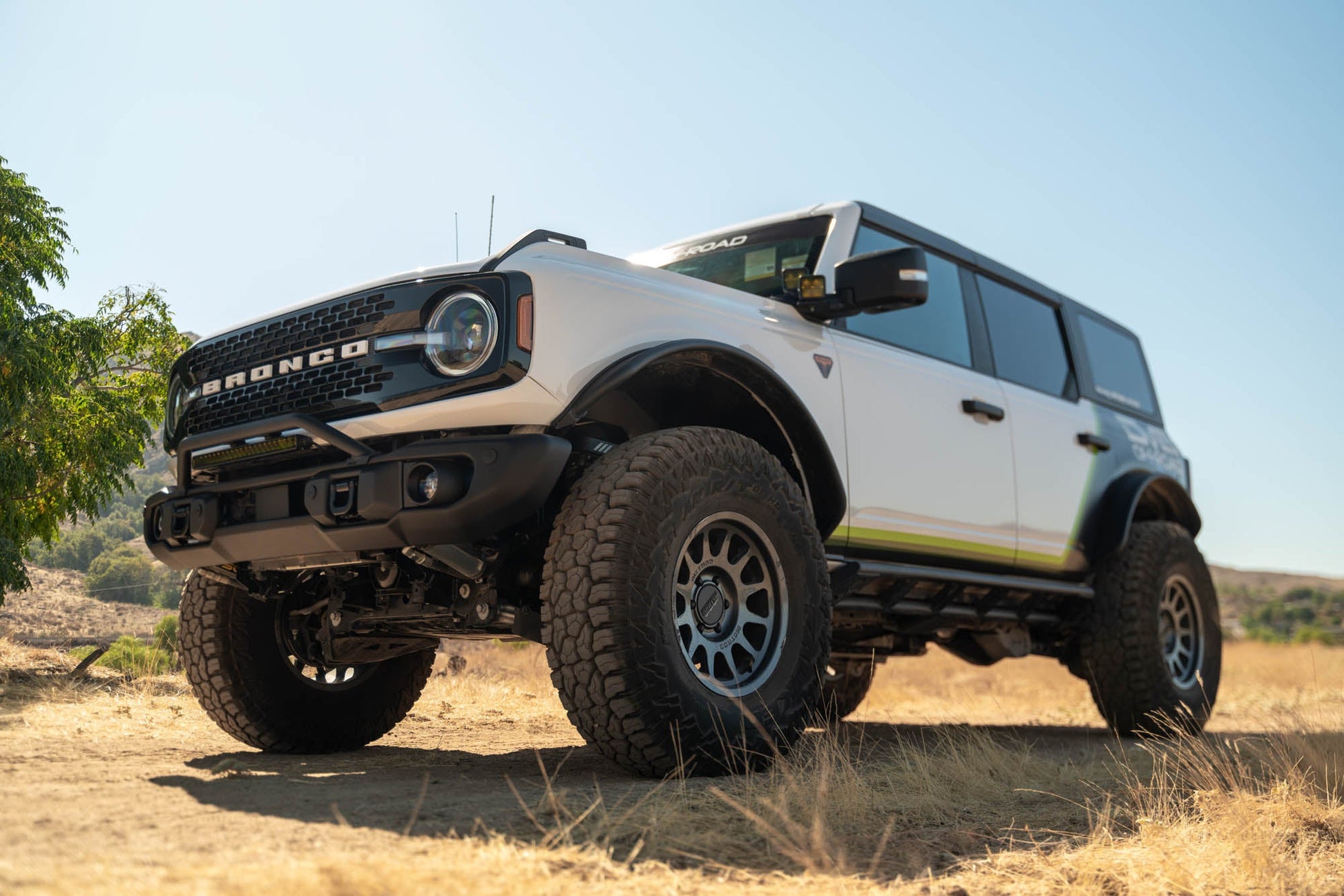 Ford-Bronco-Capable-Bull-Bar-Installed-3.jpg