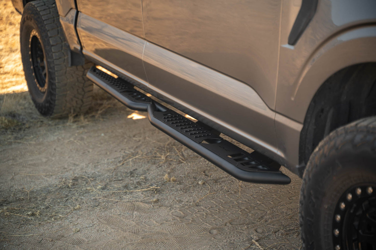 Ford-F-150-Crew-Cab-OE-Plus-Side-Steps-Installed-1.jpg