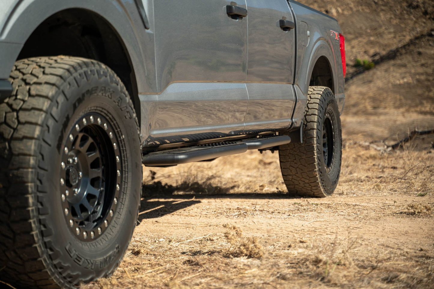 Ford-F-150-Crew-Cab-OE-Plus-Side-Steps-Installed-6.jpg