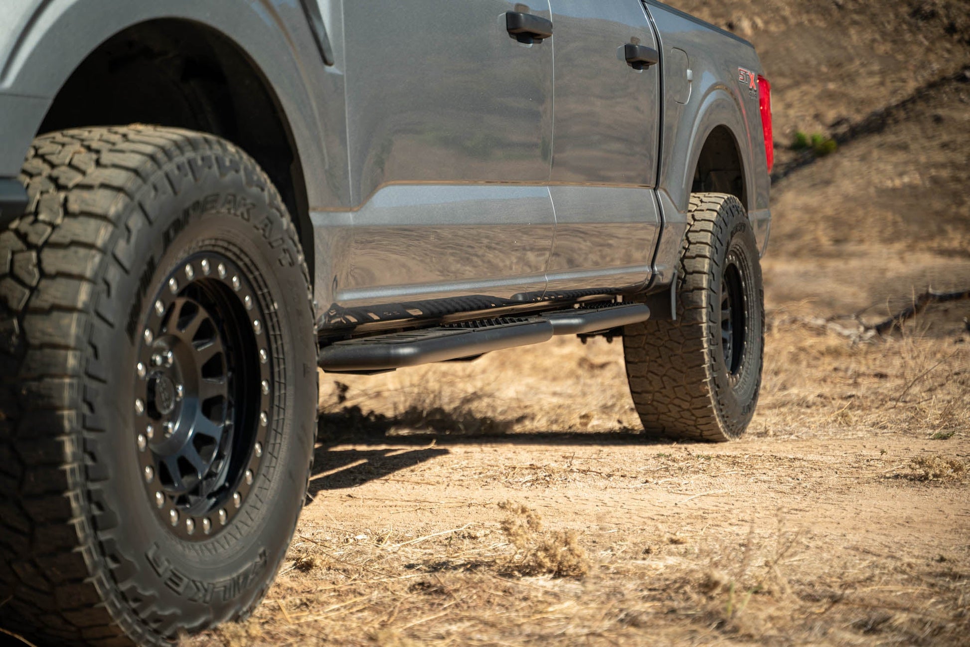 Ford-F-150-Crew-Cab-OE-Plus-Side-Steps-Installed-6.jpg