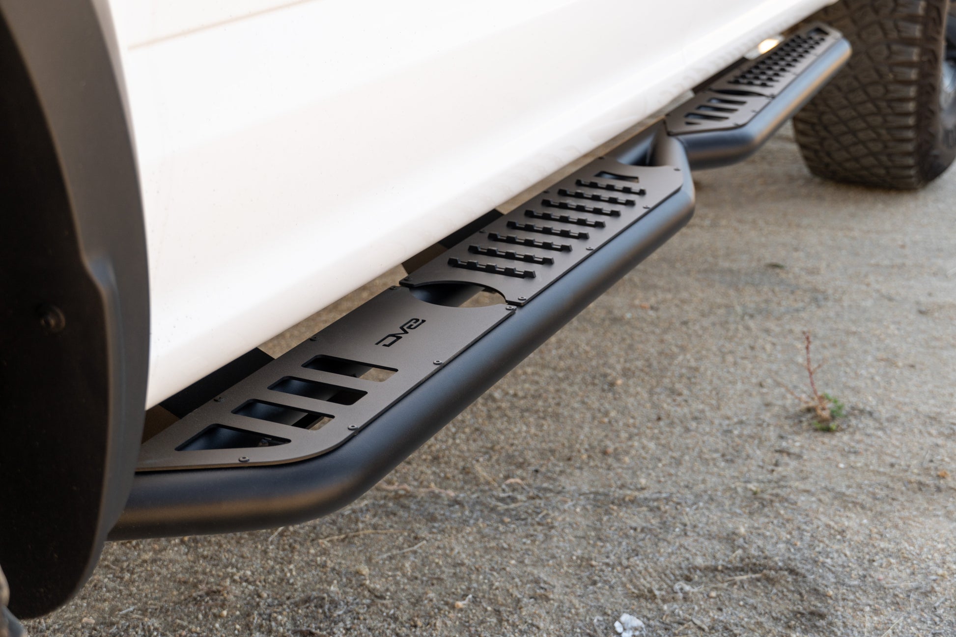 Ford-F-150-Crew-Cab-OE-Plus-Side-Steps-Installed-7.jpg