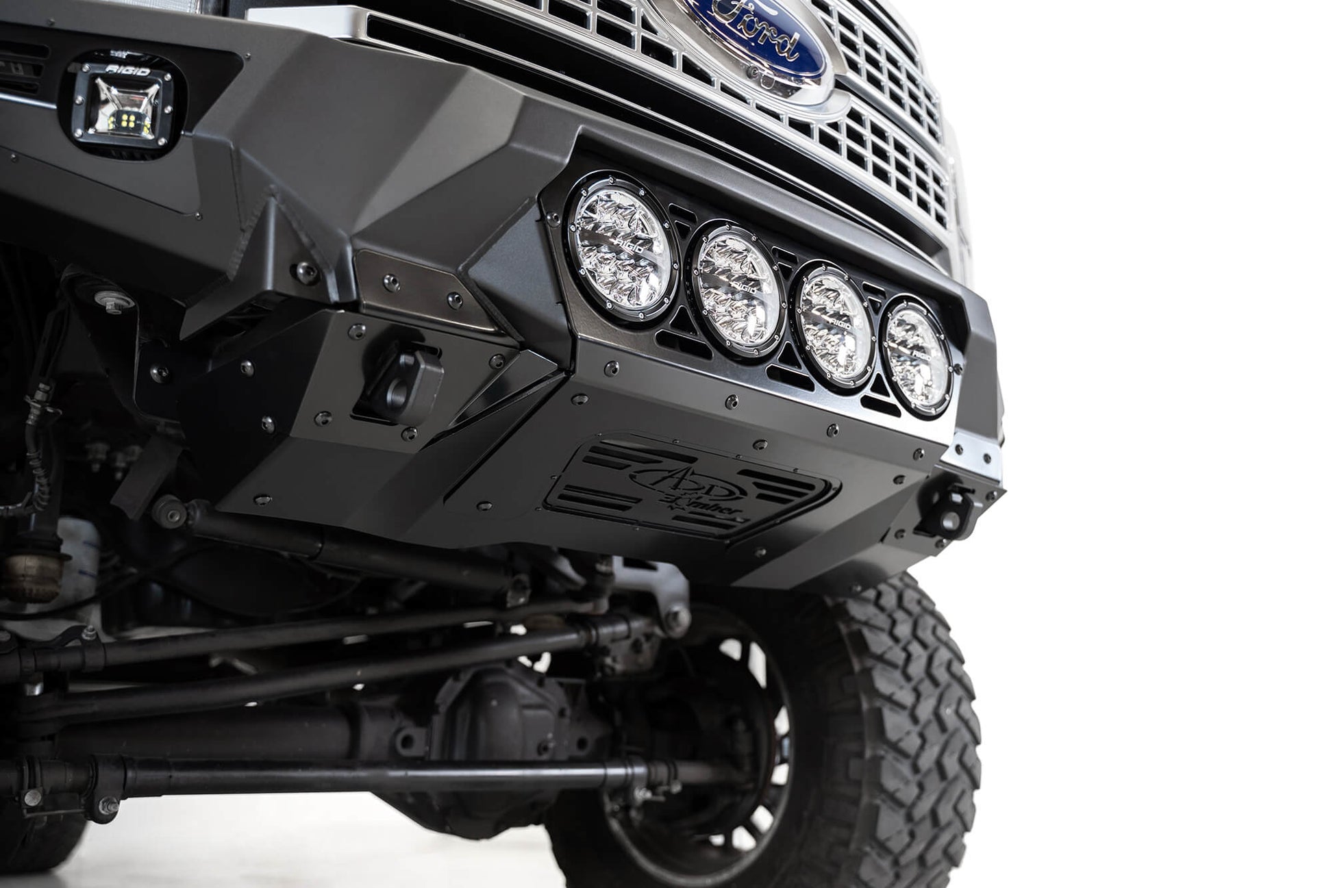 Ford-Super-Duty-custom-front-bumper_d3fa479c-4d2e-4659-9ffa-5a510520b8bc.jpg