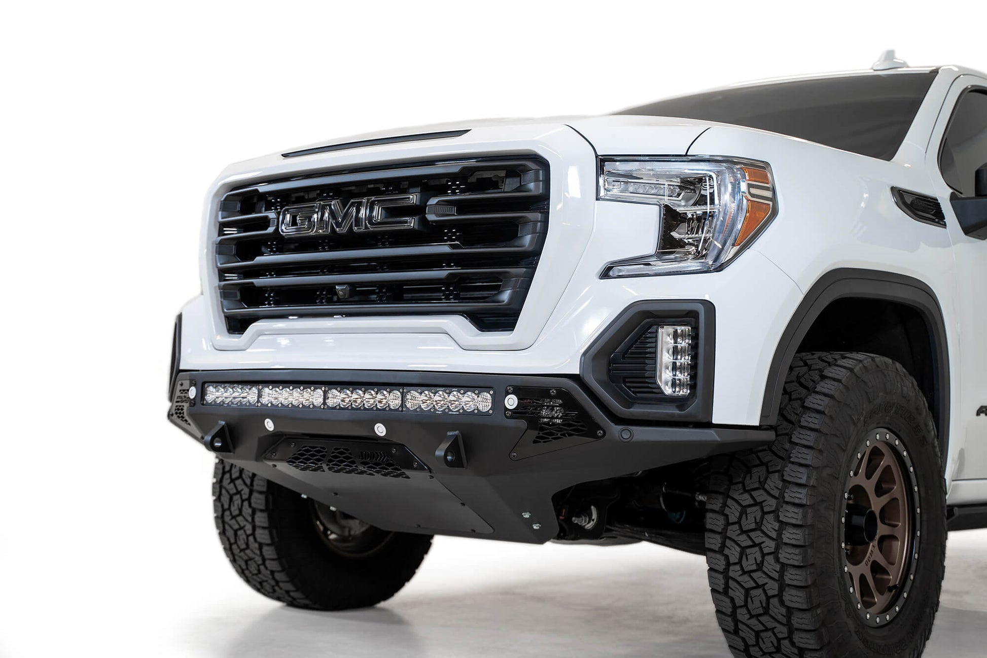 GMC-1500-front-bumper_3ba29e96-a1c5-43dd-9d10-e50abbde3188.jpg