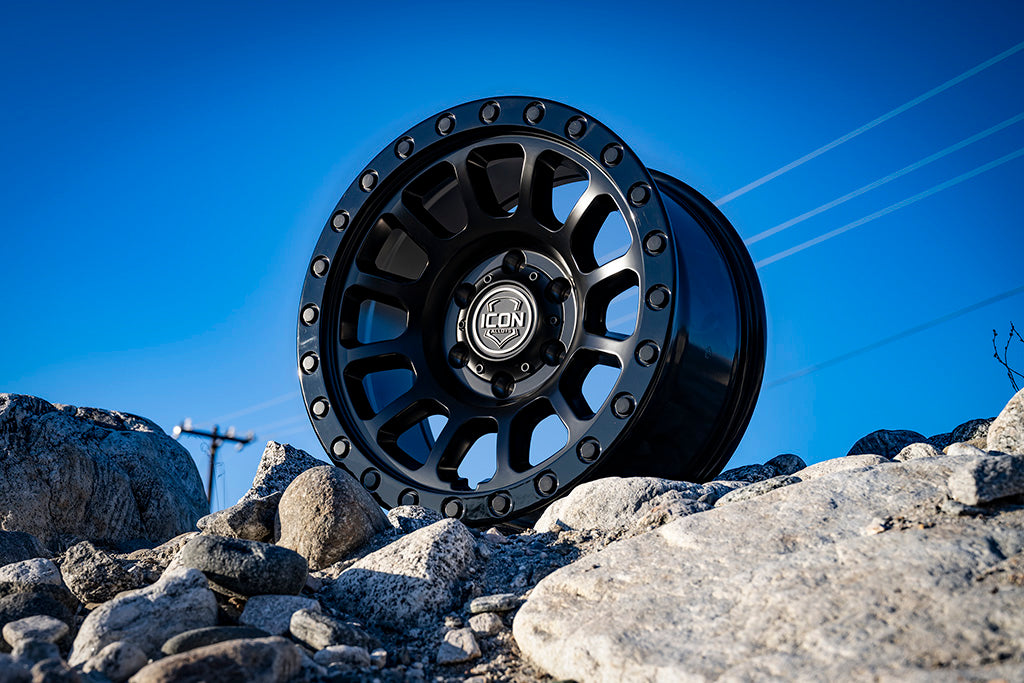 Hulse-17in-Black-6lug_ITW02_web-large.jpg