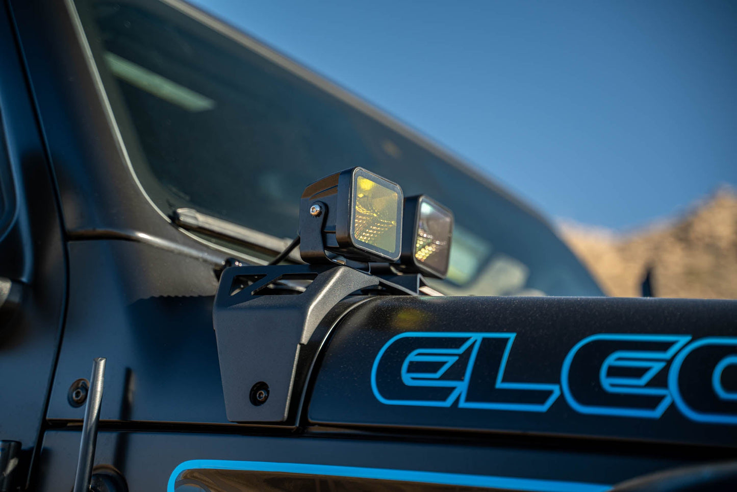 Jeep-4XE-A-Pillar-Dual-Pod-light-Mounts_Installed-02.jpg