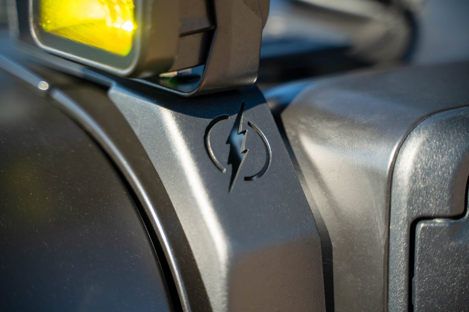 Jeep-4XE-A-Pillar-Dual-Pod-light-Mounts_Installed-09.jpg