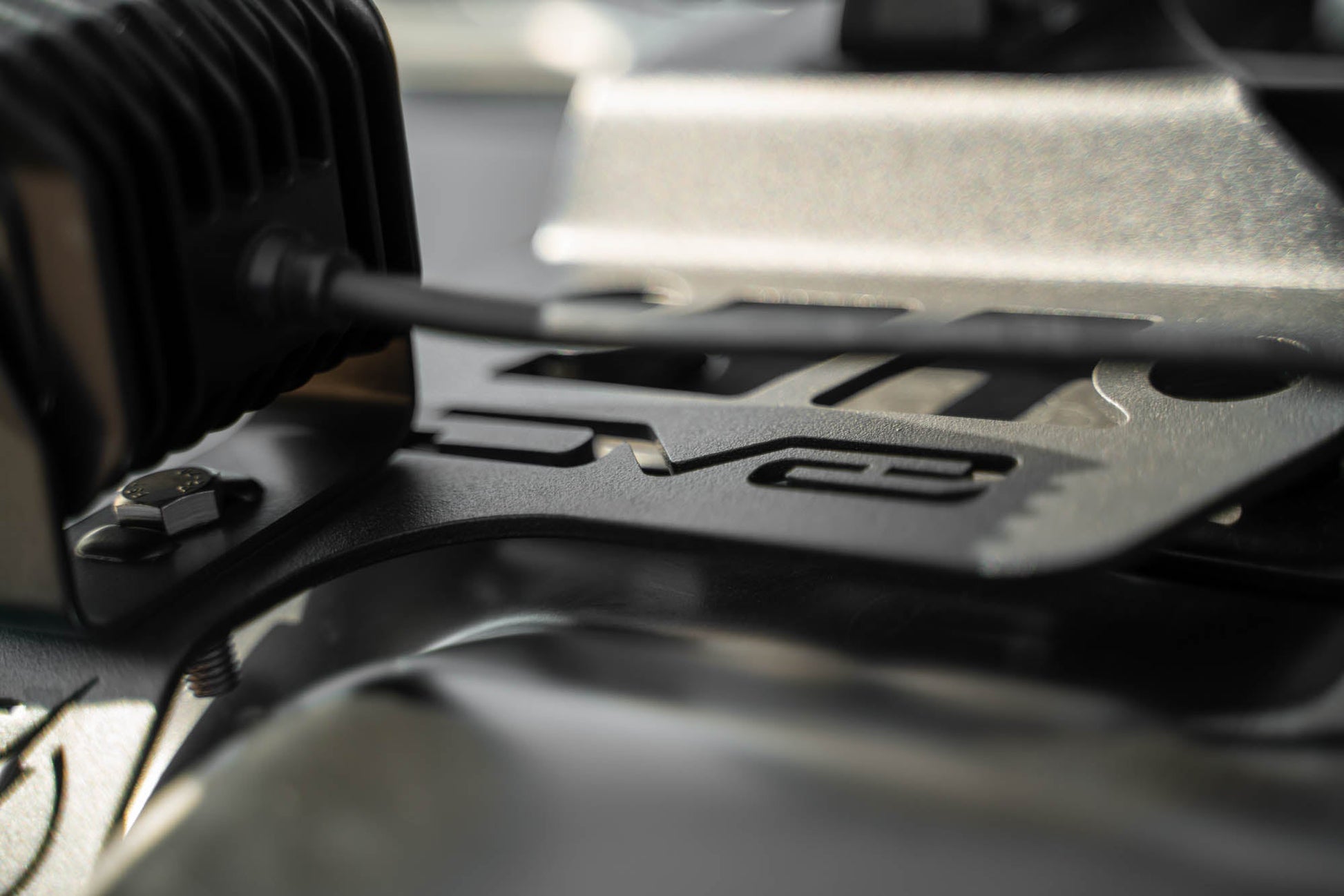 Jeep-4XE-A-Pillar-Dual-Pod-light-Mounts_Installed-10.jpg