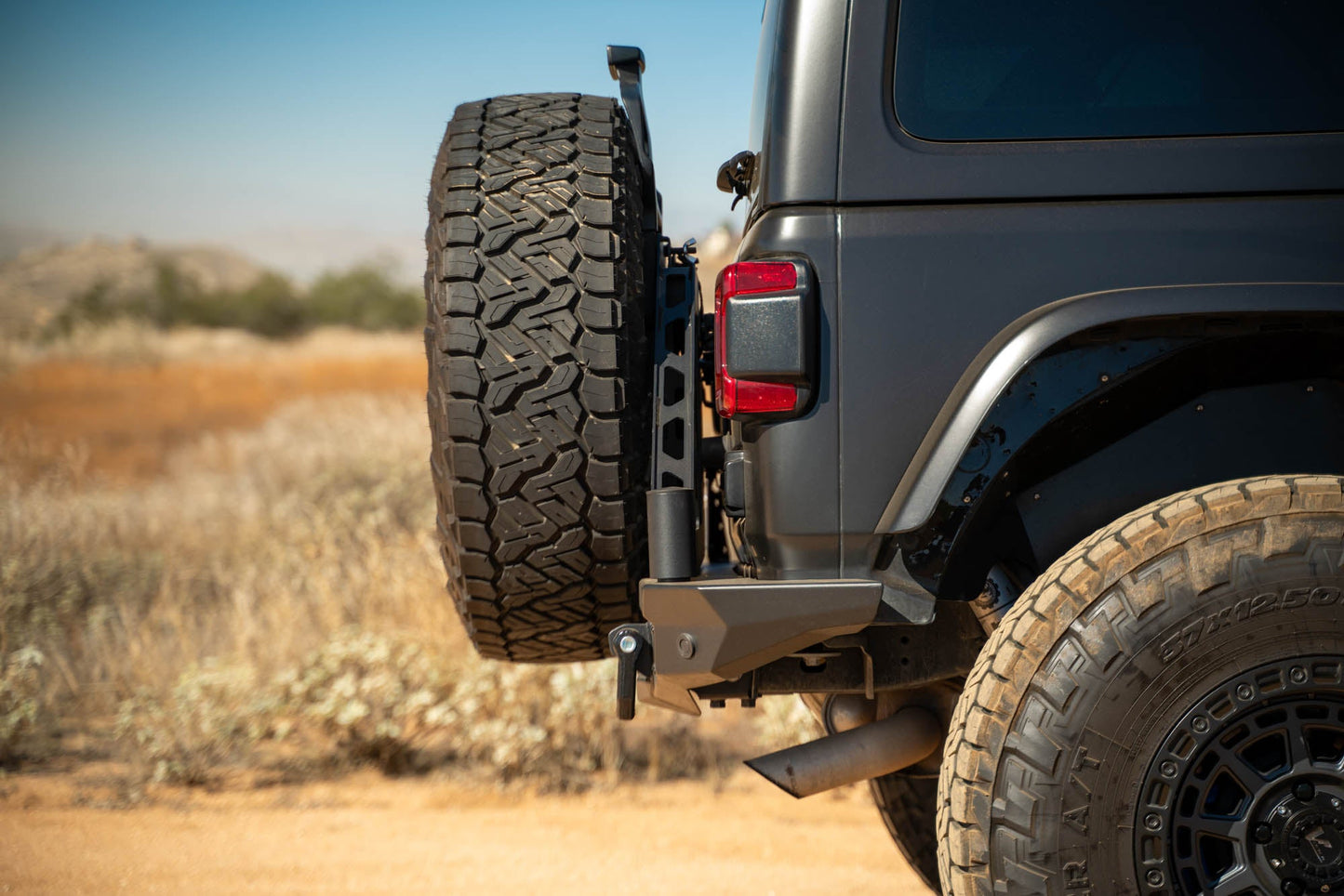 Jeep-JL-Bumper-Mounted-Tire-Carrier_Installed-01.jpg