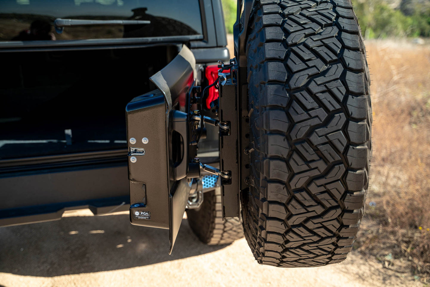 Jeep-JL-Bumper-Mounted-Tire-Carrier_Installed-07.jpg