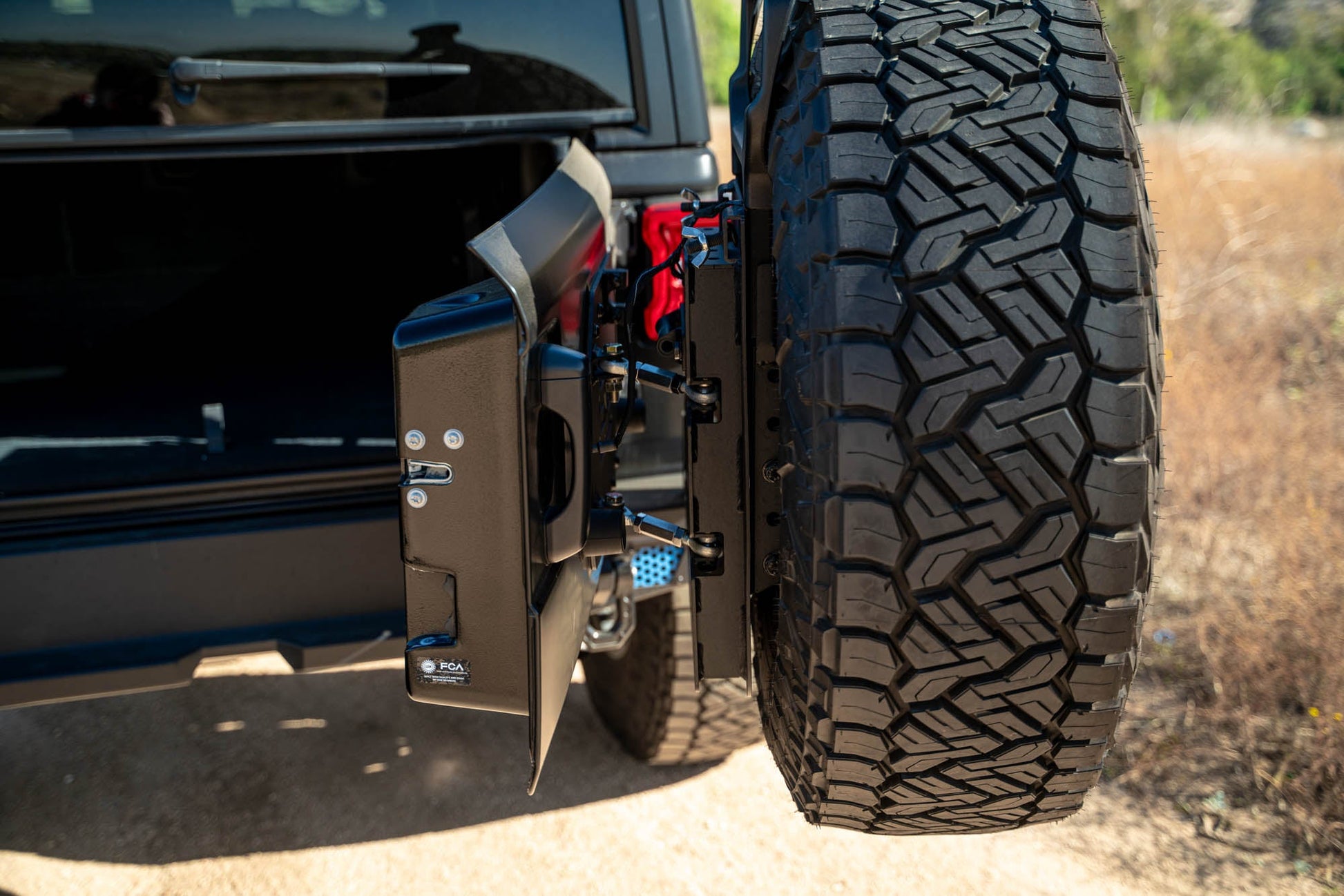 Jeep-JL-Bumper-Mounted-Tire-Carrier_Installed-07.jpg