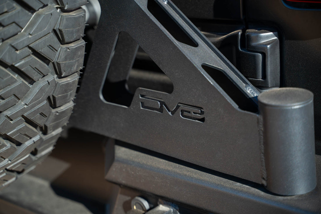 Jeep-JL-Bumper-Mounted-Tire-Carrier_Installed-11.jpg