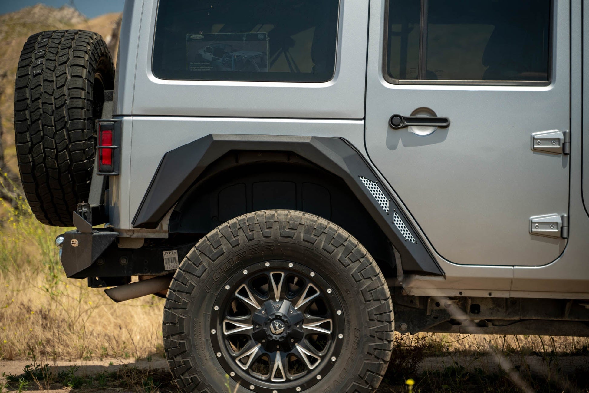 Jeep-Wrangler-JK-Armor-Fender-Flares-Installed-10.jpg