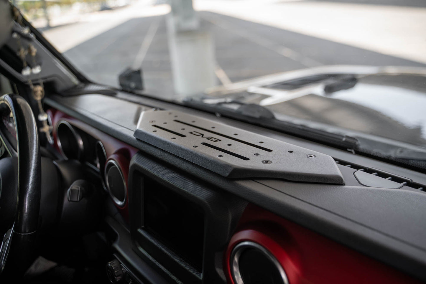 Jeep-Wrangler-JL-_-Gladiator-JT-Device-Dash-Mount-V2-Installed-1.jpg