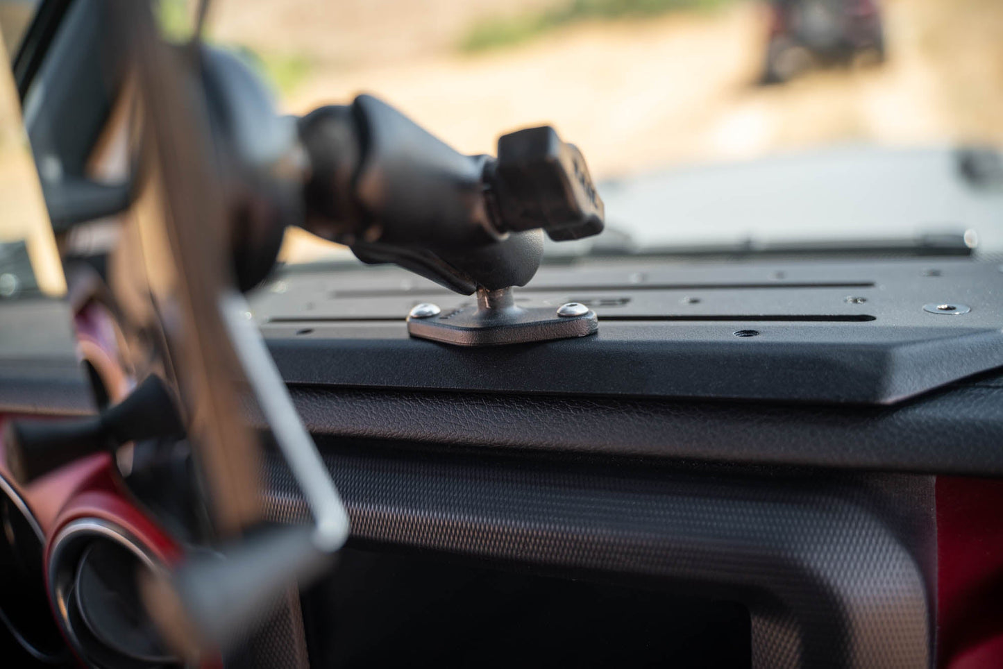 Jeep-Wrangler-JL-_-Gladiator-JT-Device-Dash-Mount-V2-Installed-11.jpg