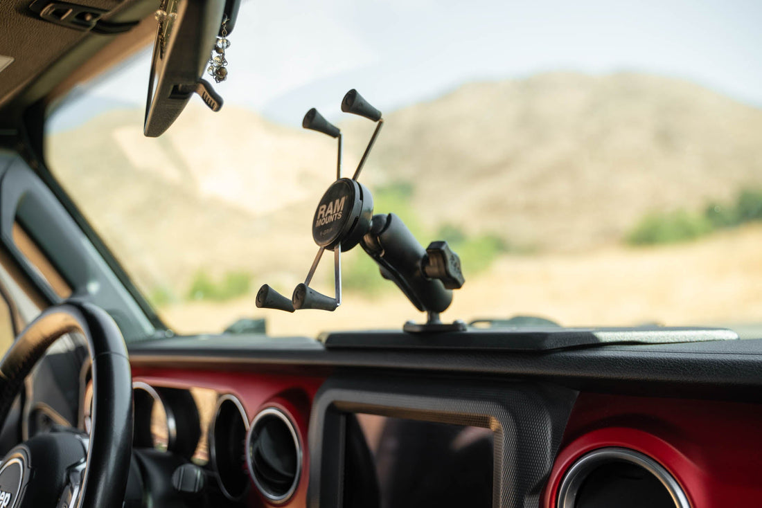 Jeep-Wrangler-JL-_-Gladiator-JT-Device-Dash-Mount-V2-Installed-7.jpg