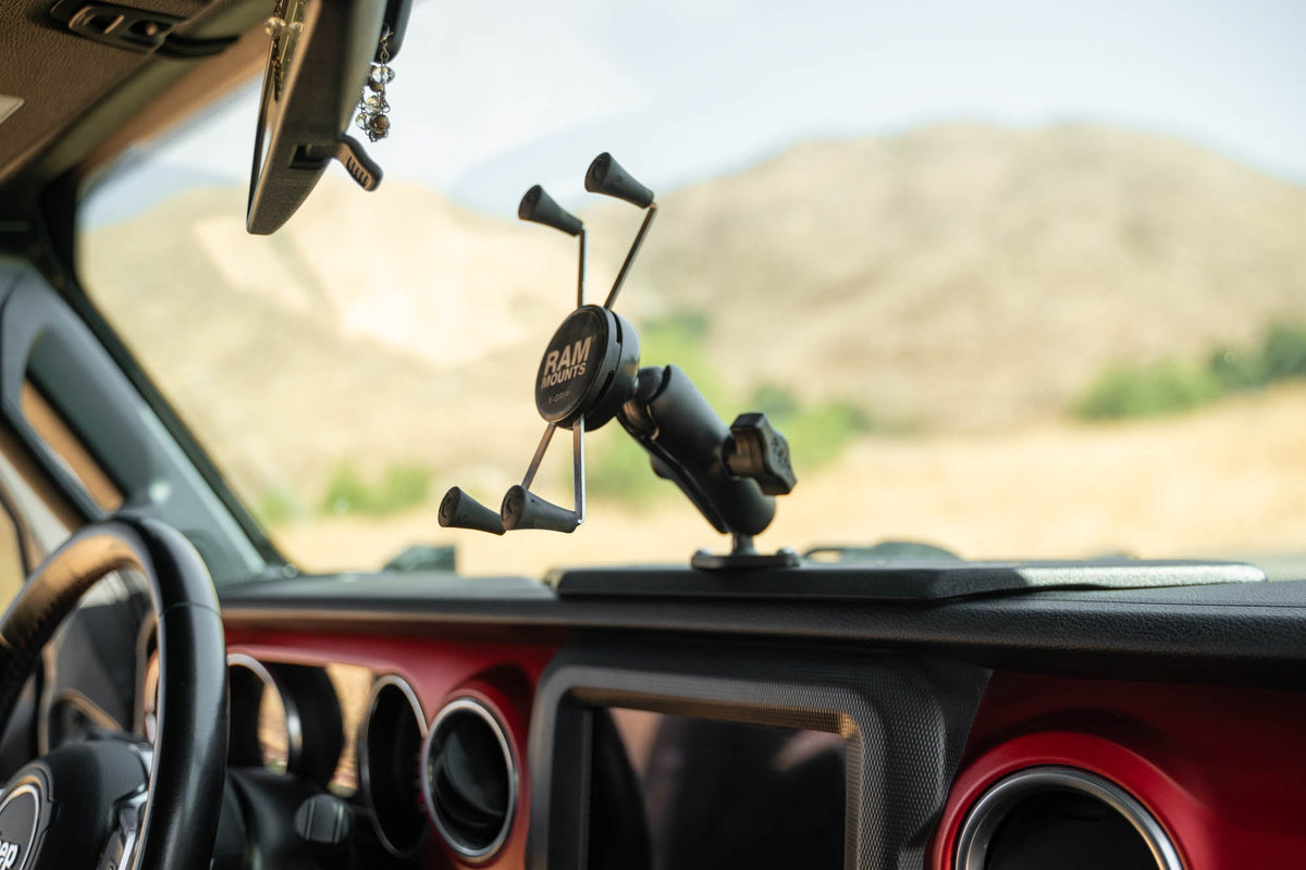 Jeep-Wrangler-JL-_-Gladiator-JT-Device-Dash-Mount-V2-Installed-7.jpg
