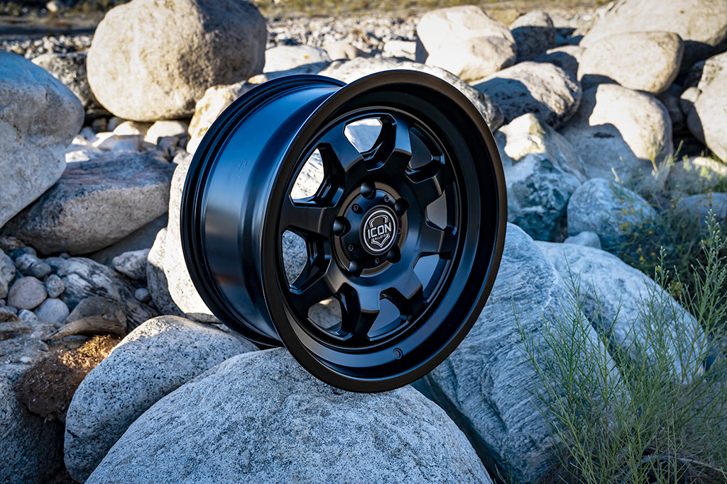 Nuevo-17in-Black-5-lug_ITW02_web-large.jpg