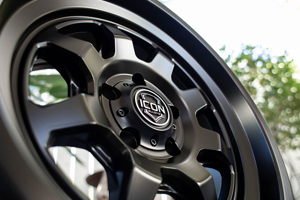 Nuevo-17in-Black-5-lug_ITW03_web-large.jpg