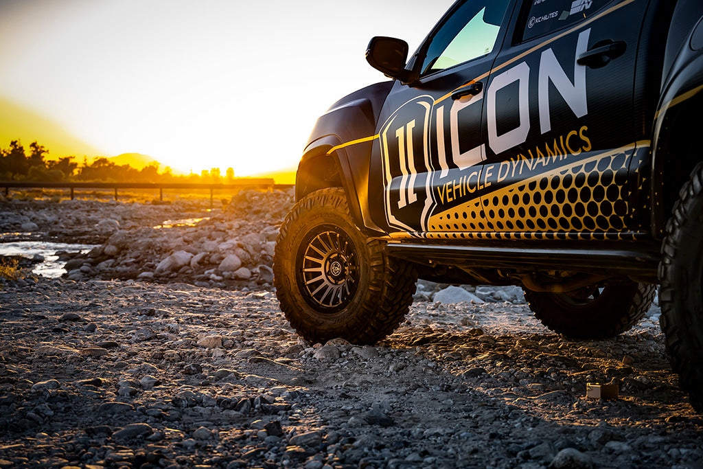ReconPro-17in-Black-6lug_LS01_web-large.jpg