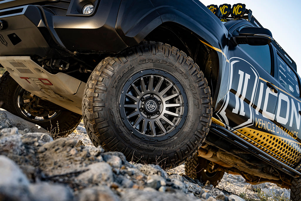 ReconPro-17in-Black-6lug_LS02_web-large.jpg
