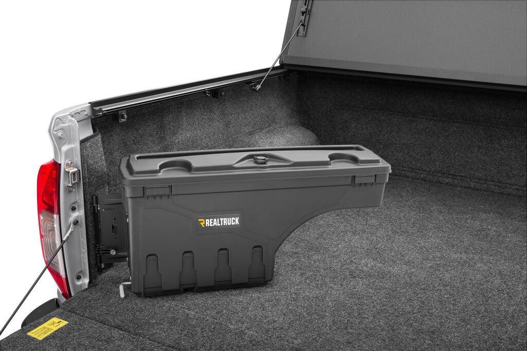 UNDUC_SwingCase_22Frontier_05_RT.jpg