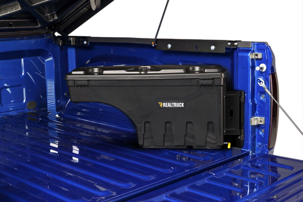 UNDUC_SwingCase_BlueTruck03_RT.jpg