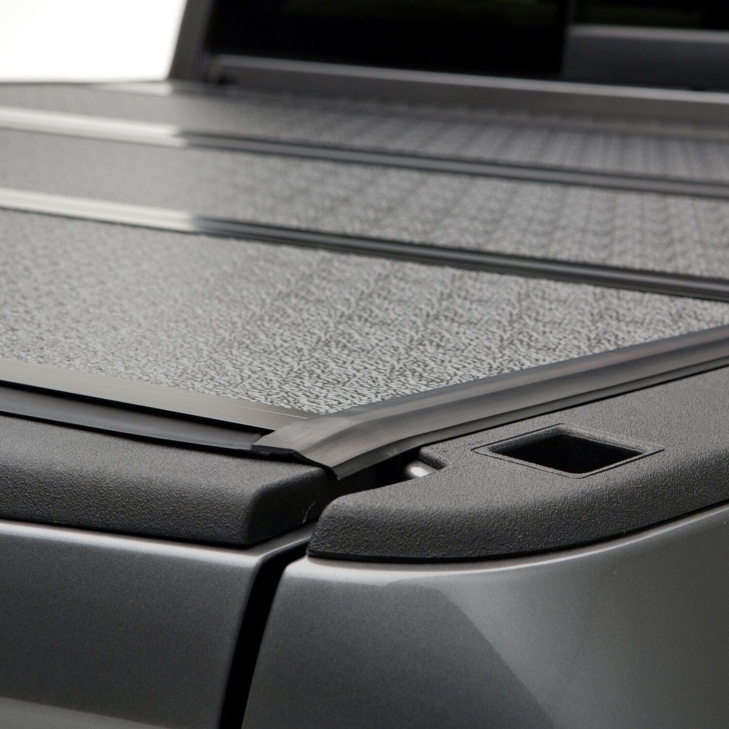 UNDUC_Flex_17FordF150_Silver_Closed_RT.jpg