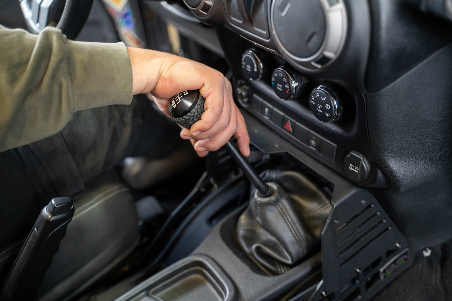 Wrangler-JK-Center-Console-Molle-Panels-_-Device-Bridge-Manual_05.jpg