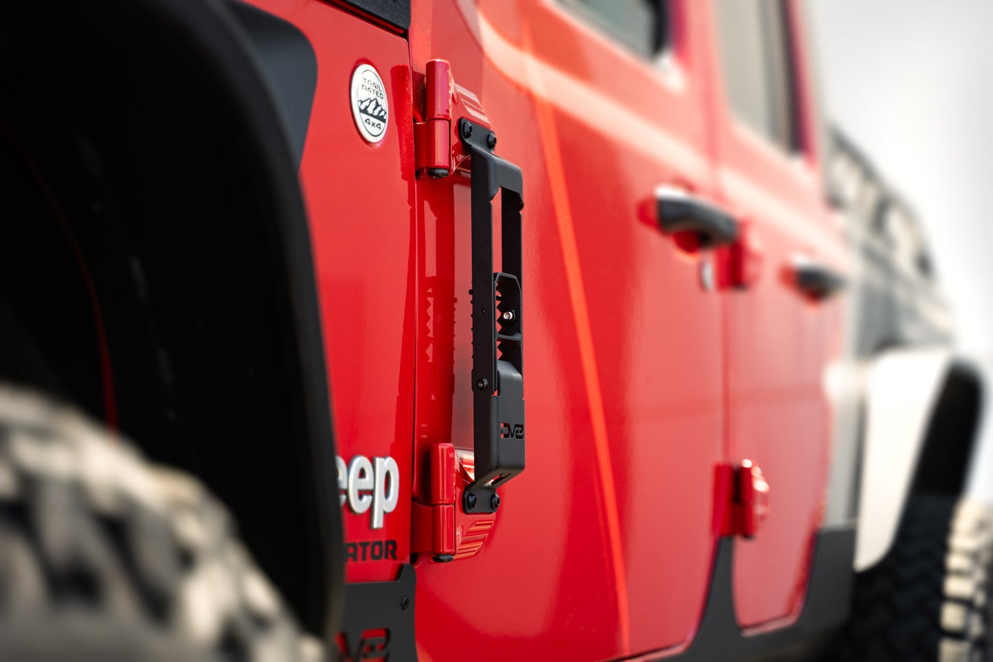 Wrangler-JK-JL-_-Gladiator-JT-Hinge-Mounted-Steps_Installed_2.jpg