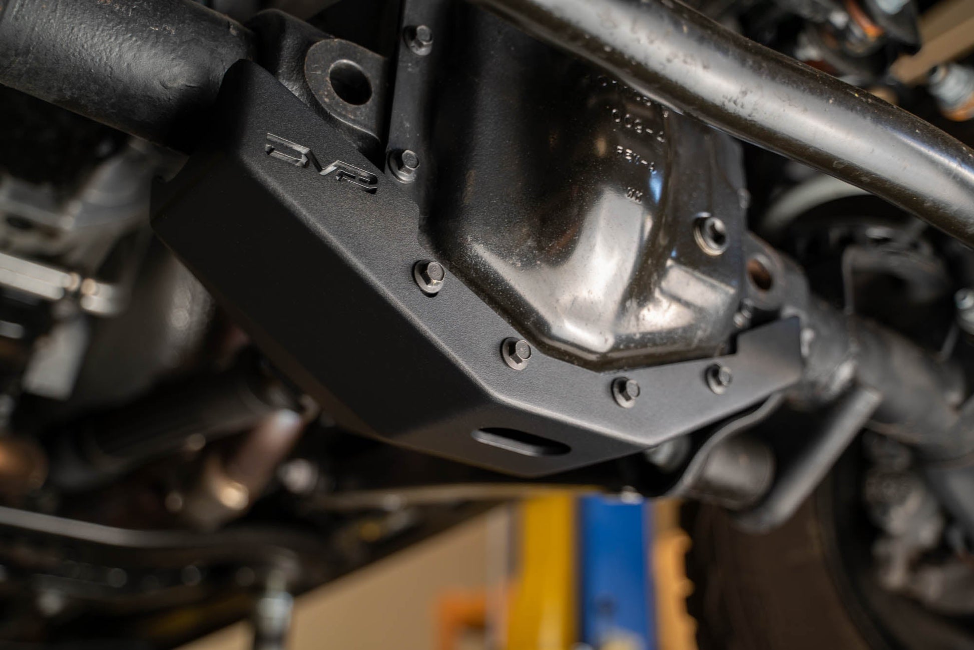 Wrangler-JL-Gladiator-JT-Front-Differential-Skid-Plate-Installed-10.jpg