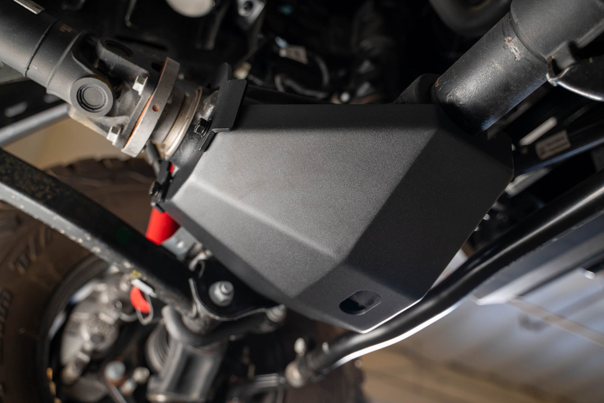 Wrangler-JL-Gladiator-JT-Front-Differential-Skid-Plate-Installed-12.jpg