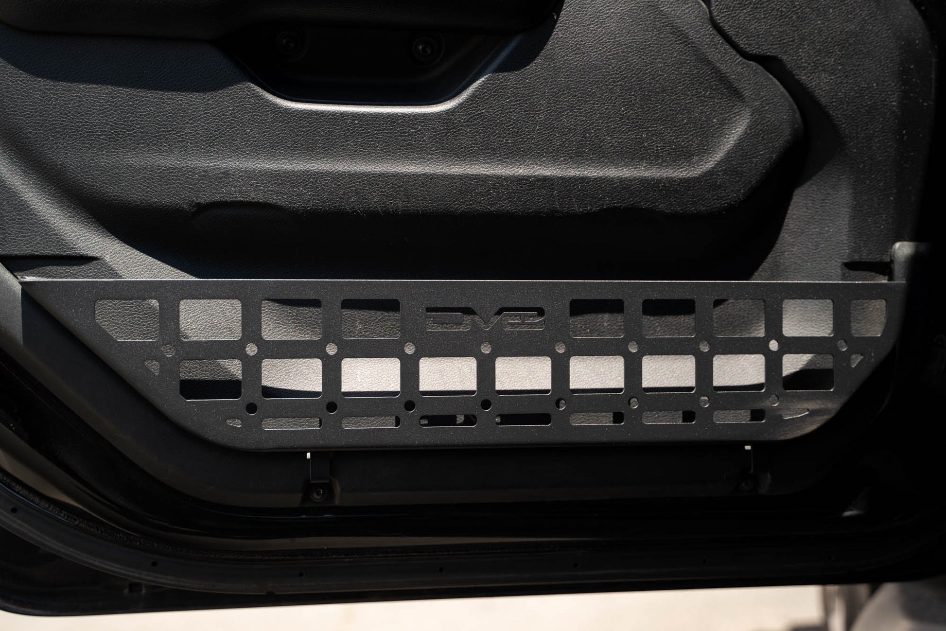 Wrangler-JL-_-Gladiator-JT-Slim-Front-Door-Molle-Pockets-Installed-4.jpg