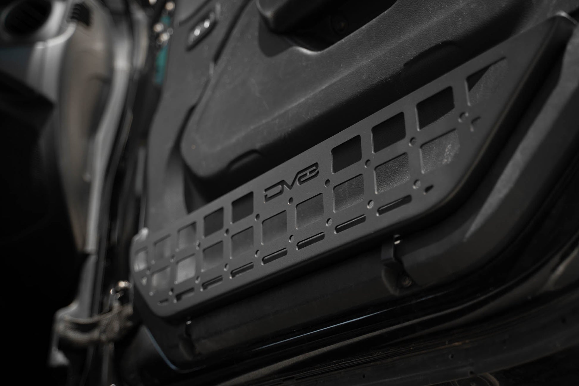 Wrangler-JL-_-Gladiator-JT-Slim-Front-Door-Molle-Pockets-Installed-9.jpg