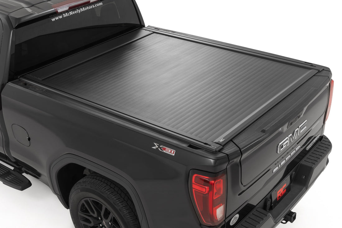Rough Country Powered Retractable Bed Cover | Chevy/GMC Sierra 1500 (19-26)/Silverado 1500 (19-26) - 6'7" Bed | Standard Bed