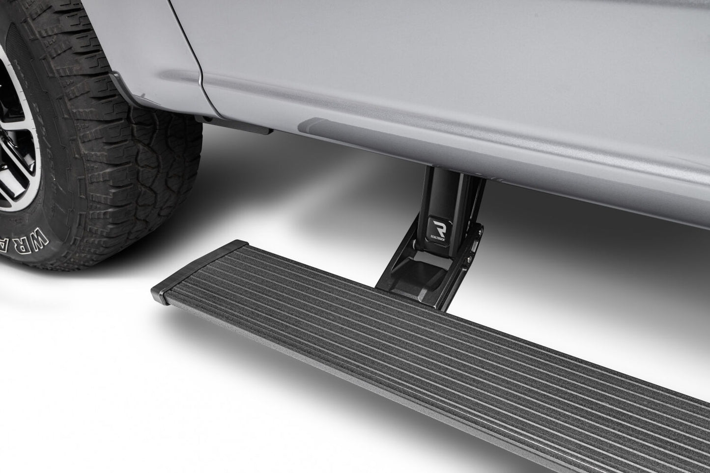 amp-powerstep-2021-ford-f150-silver-studio-04.jpg
