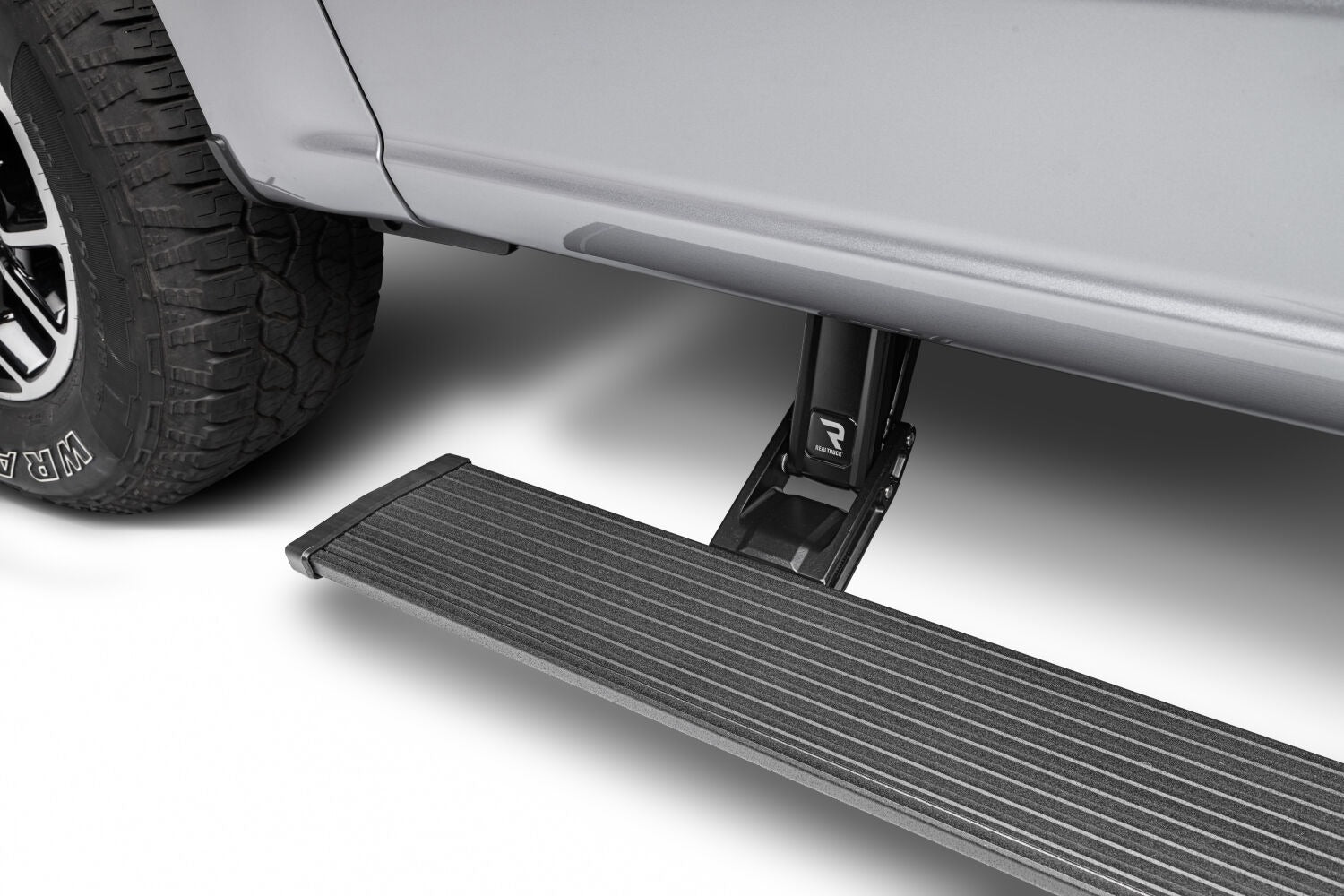 amp-powerstep-2021-ford-f150-silver-studio-04.jpg
