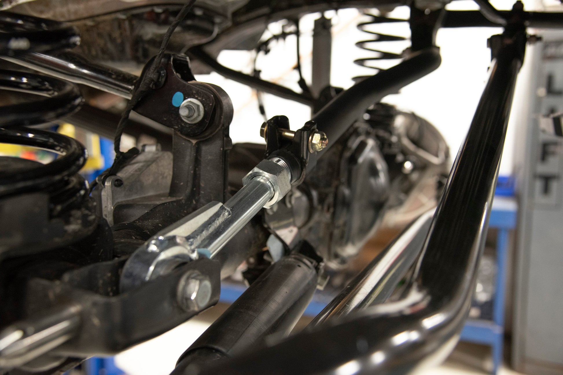 BDS Suspension Front Adjustable Track Bar | Jeep Wrangler JL (18-24) and Gladiator JT (20-23) - Trucks R Us