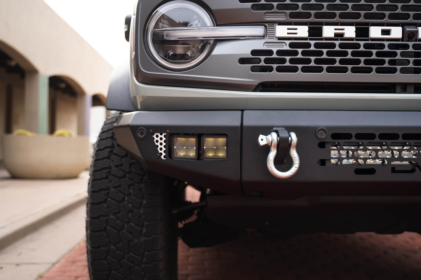 bronco-aftermarket-front-bumper_31f6f9f6-40b2-44ad-afb8-b3ee198669a2.jpg